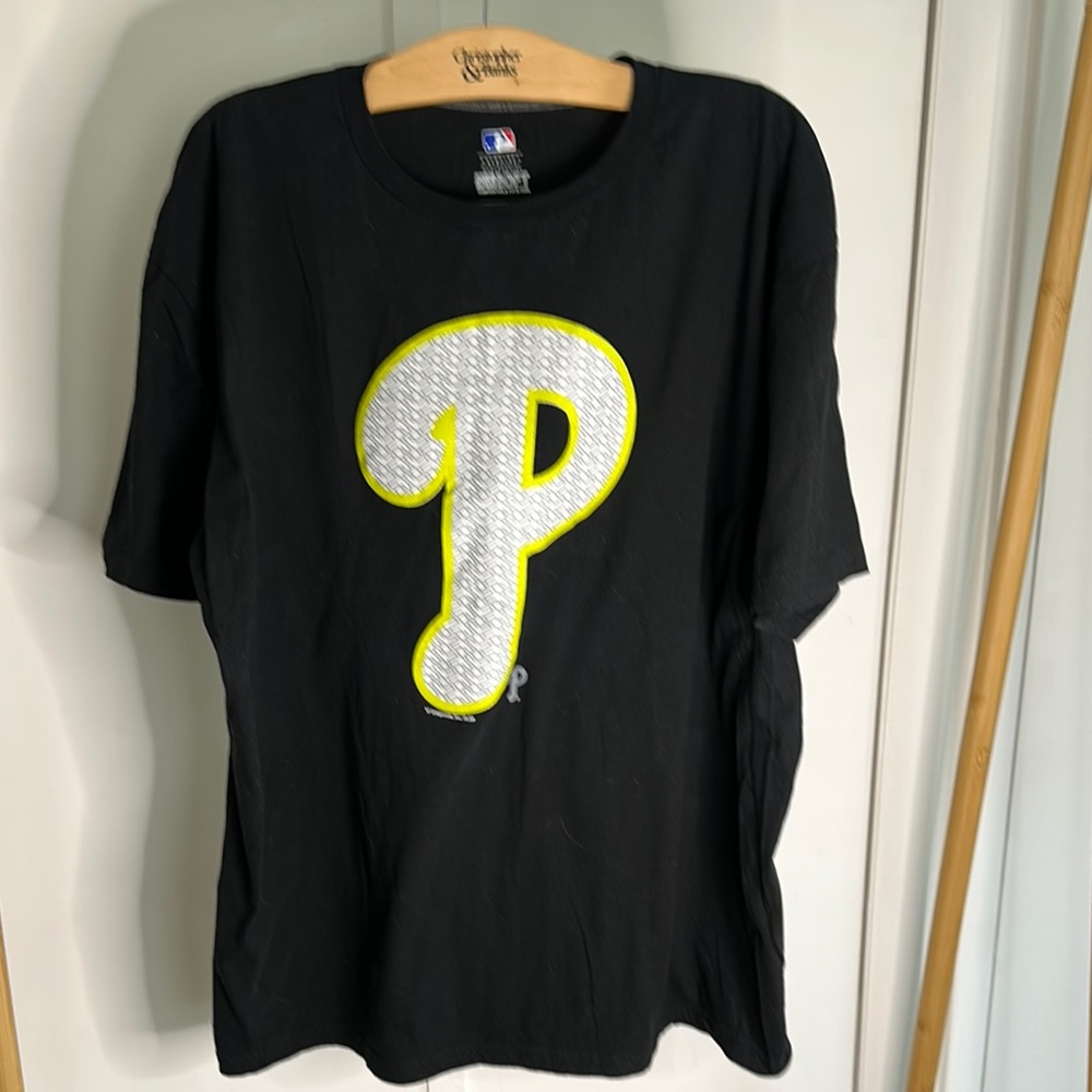 Phillies Black T-Shirt‎ with Yellow and White 'P' Logo size xxl